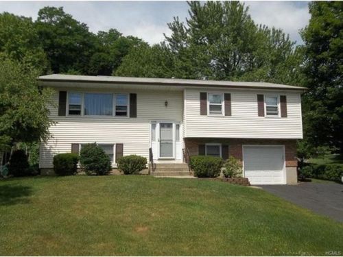 12 Valley Dr, Thiells, NY 10984-1416