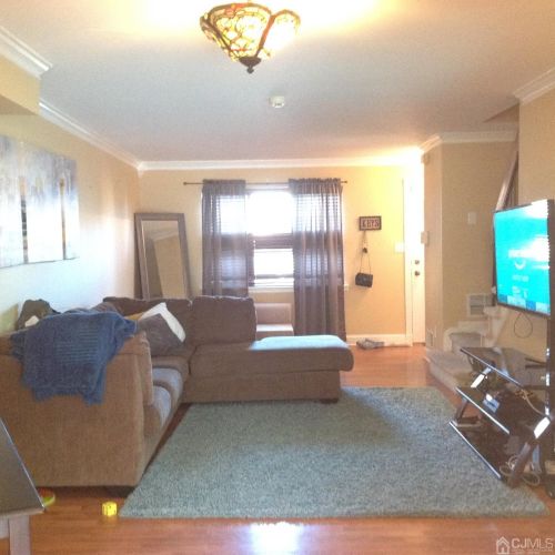 626 Sharon Garden Ct, Woodbridge, NJ 07095-4330
