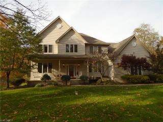 3607 Yellow Creek Rd, Akron, OH 44333-2265