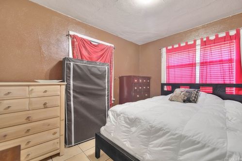 2831 Cade St, Long Beach CA 90805-3326 exterior