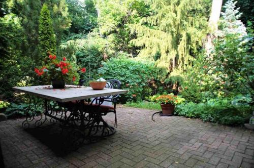 2810 Marshall Ct, Madison WI 53705-2258 exterior