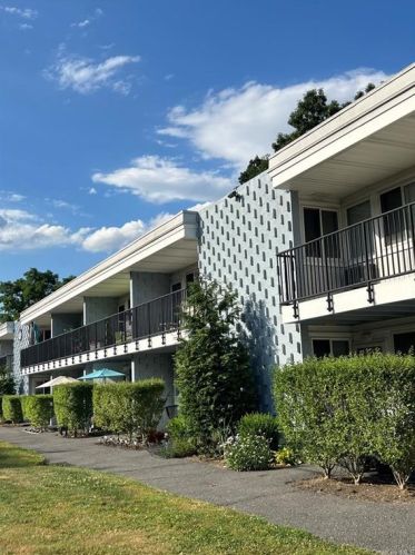 3 Wyndover Woods Ln, White Plains, NY 10603-3143