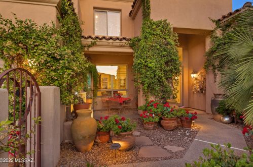 6373 Pinnacle Ridge Dr, Tucson, AZ 85718-3527