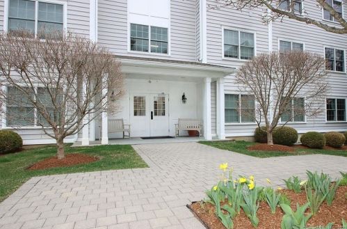 312 Stillwater Cir, Brookfield Center, CT 06804-1151