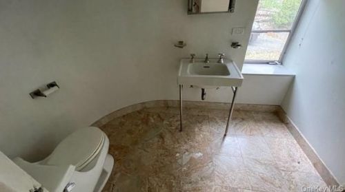 39 Penny Ln, Scarsdale NY  10583-3209 exterior