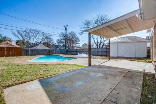 722 Cindy Dr, Cedar Hill TX 75104-1721 exterior