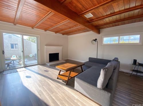 6607 Clybourn Ave, North Hollywood, CA 91606-2202