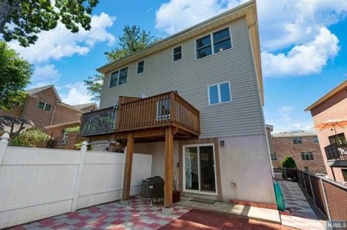 431 Aurora Ave, Cliffside Park NJ  07010-2133 exterior