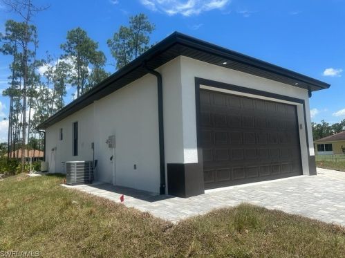 816 Wellington Ave, Lehigh Acres, FL 33972-3618