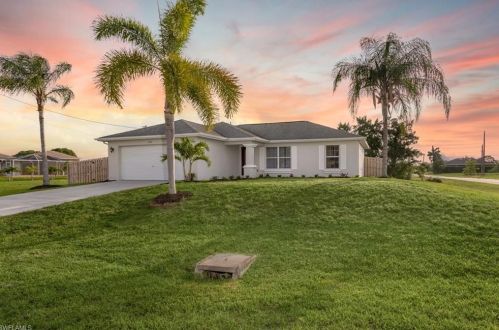 1230 13th Ave, Cape Coral, FL 33909-1520