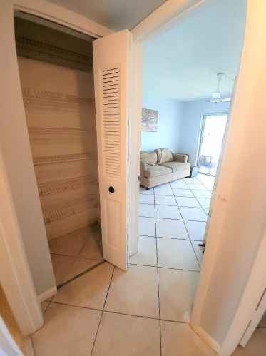 147 Chatham G, West Palm Beach FL  33417-1823 exterior