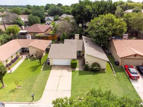 6413 Woodbeach Dr, Fort Worth, TX 76133-4323