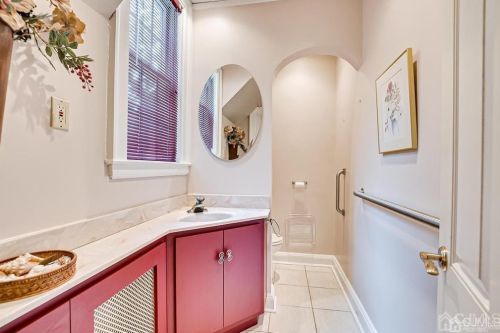 82 Spg St, Metuchen NJ 08840-2318 exterior