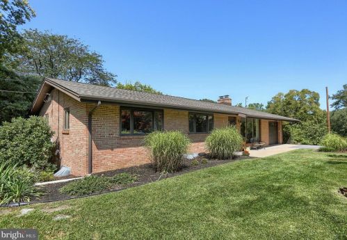 1000 Brentwater Rd, Camp Hill, PA 17011-1507
