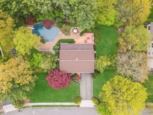 7 Cori Ln, Elwood, NY 11731-3303