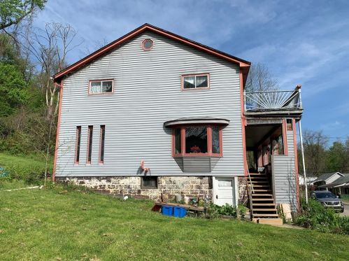 2513 Grove Rd, Library, PA 15129-9214