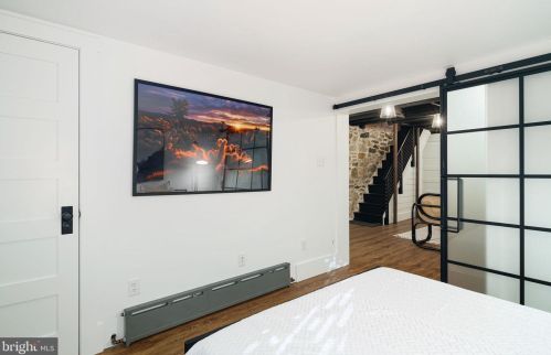 821 Fitzwater St, Philadelphia PA 19147-2836 exterior