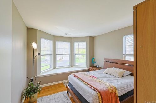 48 Avoncroft Ln, Middletown NY  10940-5086 exterior