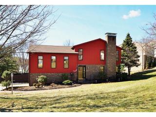 301 Highlander Heights Dr, Glenshaw, PA 15116-2566