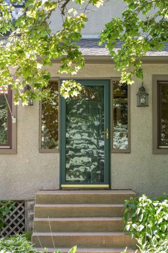 1863 Charlton St, Saint Paul, MN 55118-4419