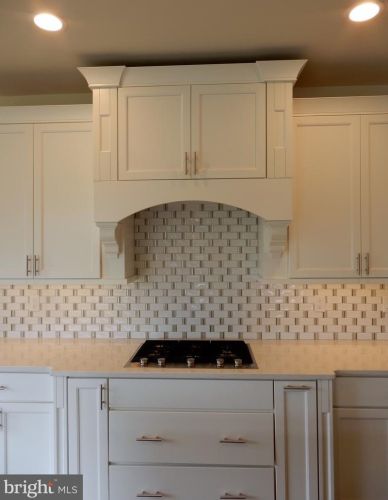 5 New Rd, Southampton, PA 18966-3629