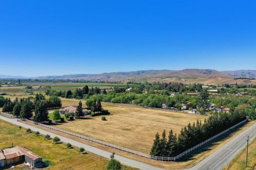 5890 Yuste Ln, Hollister CA  95023-9538 exterior