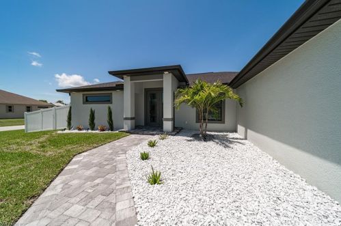 2811 25th St, Cape Coral, FL 33914-3893