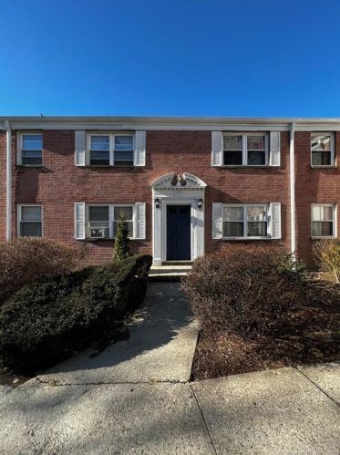 194 Seaton Rd, Stamford, CT 06902-3209