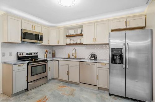 114 Chrystal Dr, Maybrook, NY 12543-1106