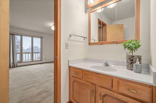 2375 Chickasaw Dr, London OH  43140-9014 exterior