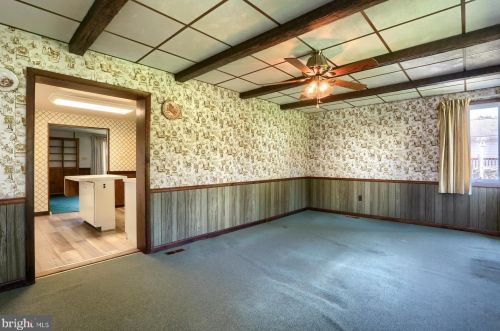 6114 Blue Grass Ave, Harrisburg PA 17112-2327 exterior