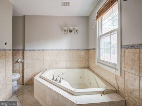 2263 Spinnaker Ct, Woodbridge VA  22192-2129 exterior