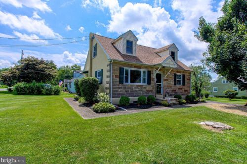 202 1st Ave, Harleysville, PA 19438-1745