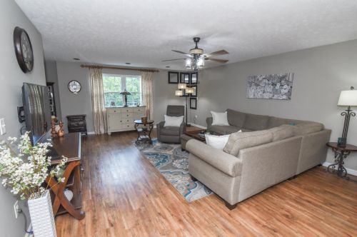 302 Keeneland Dr, Newport KY  41075-4024 exterior