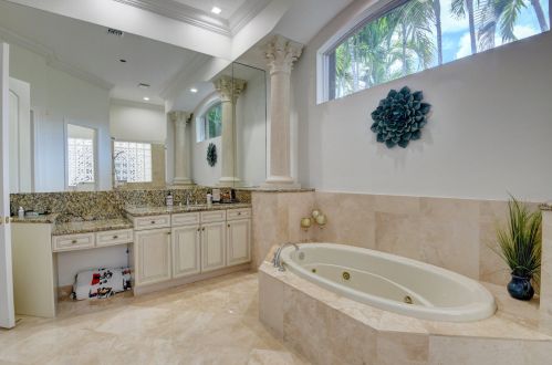 8696 Valhalla Dr, Delray Beach FL  33446-9568 exterior