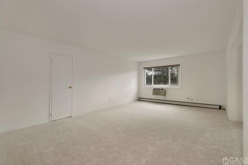 5 Lake Ave, East Brunswick, NJ 08816-1816
