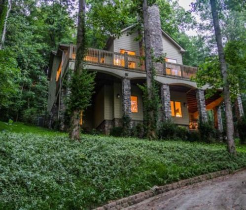 700 Harbor Dr, Lancaster, TN 38569-5254