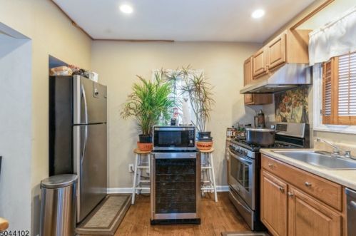 82 Montgomery St, Bloomfield NJ  07003-6064 exterior