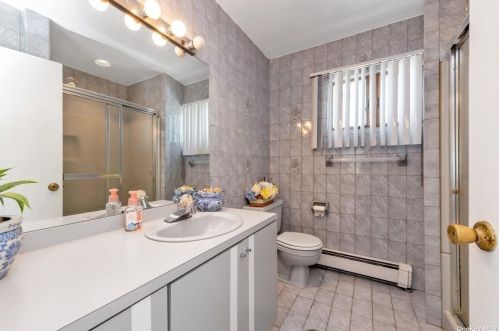 8 Acorn Rd, East Rockaway NY  11518-2103 exterior