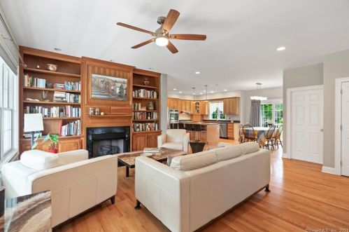 1 Reservoir Dr, Wallingford, CT 06492-1862