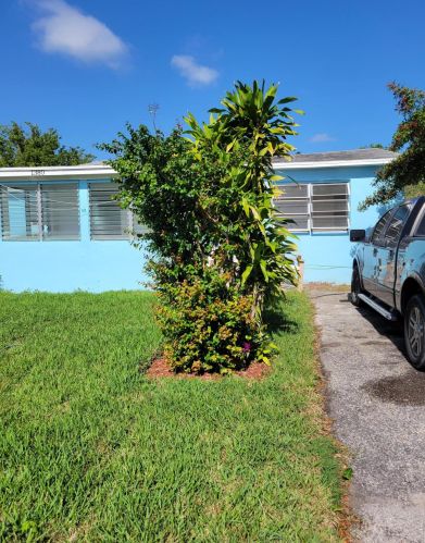 1380 32nd St, West Palm Beach FL  33404-3562 exterior