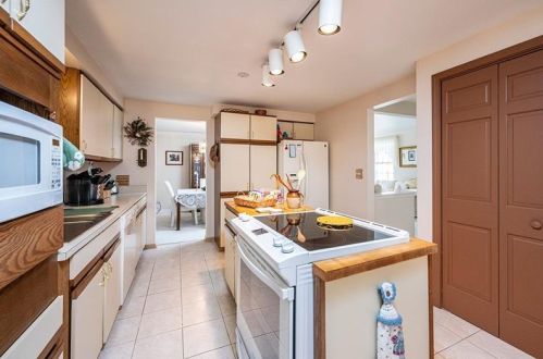 27 Greenview Dr, Jeannette PA  15644-9674 exterior