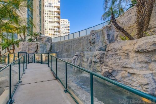 555 Front St, San Diego CA  92101-6700 exterior