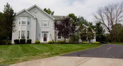 7 Orchard Dr, White House Station, NJ 08889-2037