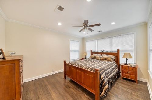 6433 Calmont Ave, Fort Worth TX 76107-5237 exterior