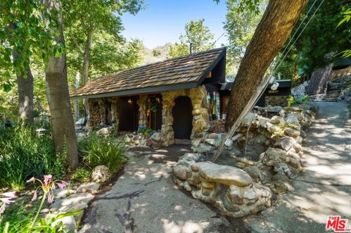 204 Topanga Canyon Blvd, Topanga CA  90290-3837 exterior