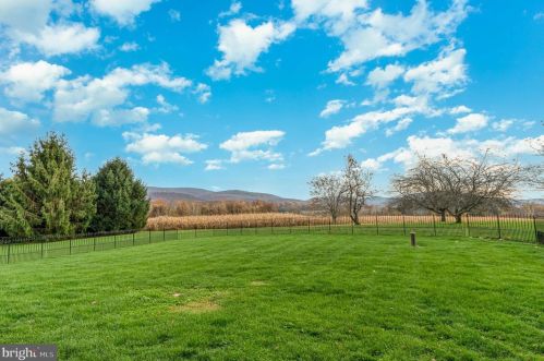 11 Thrush Dr, Carlisle PA  17015-7653 exterior