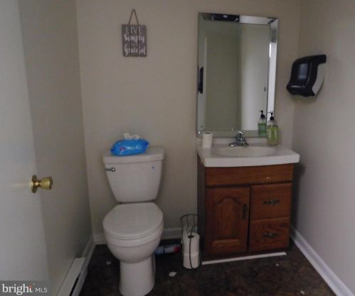 406 1 Ave, Parkesburg PA  19365-1238 exterior