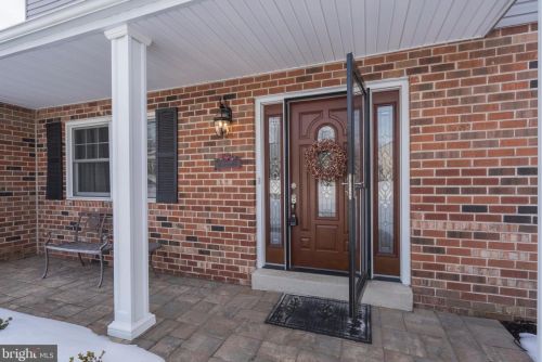 1162 Horseshoe Dr, Blue Bell PA  19422-1948 exterior