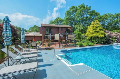 125 Woodmist Way, North Kingstown, RI 02852-4215